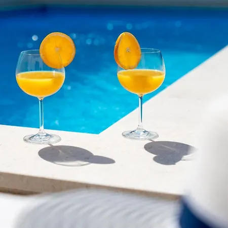 Villa Beautiful Libero With A Pool Jacuzzi Sauna *