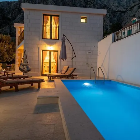 Villa Beautiful Libero With A Pool Jacuzzi Sauna Makarska