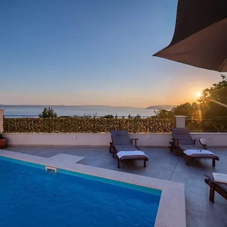 Beautiful Libero With A Pool Jacuzzi Sauna Makarska