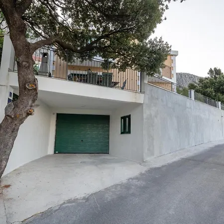 Beautiful Libero With A Pool Jacuzzi Sauna * Makarska