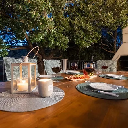 Beautiful Libero With A Pool Jacuzzi Sauna Makarska