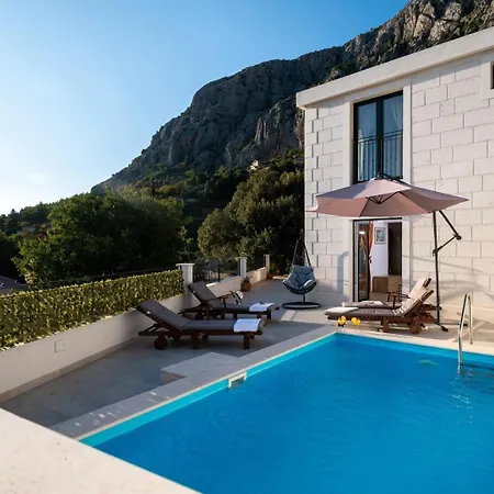 Beautiful Libero With A Pool Jacuzzi Sauna * Makarska