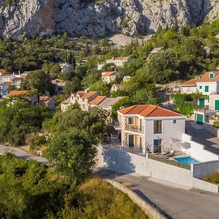 Villa Beautiful Libero With A Pool Jacuzzi Sauna Makarska