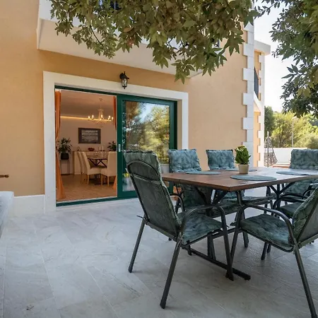Villa Beautiful Libero With A Pool Jacuzzi Sauna Makarska