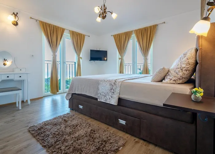 Beautiful Libero With A Pool Jacuzzi Sauna Villa Makarska