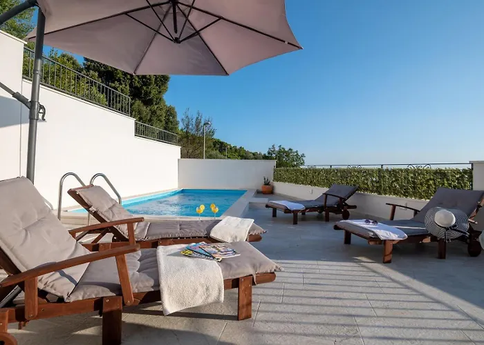 Villa Beautiful Libero With A Pool Jacuzzi Sauna Makarska