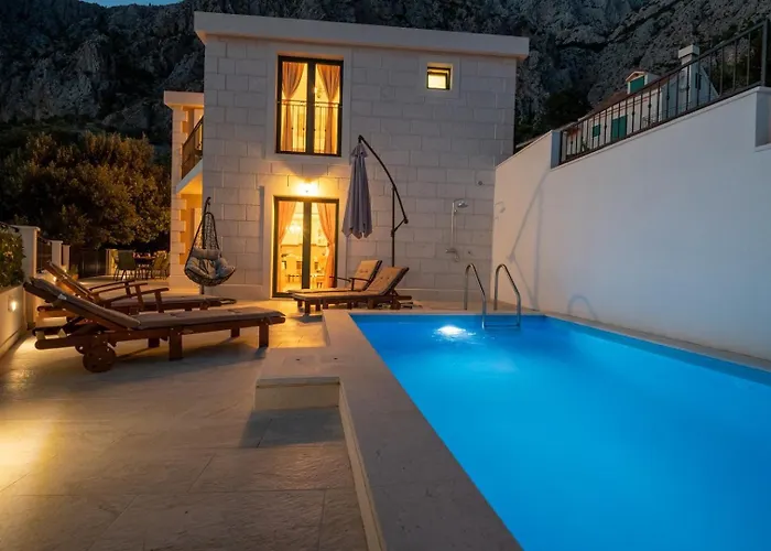 Villa Beautiful Libero With A Pool Jacuzzi Sauna Makarska