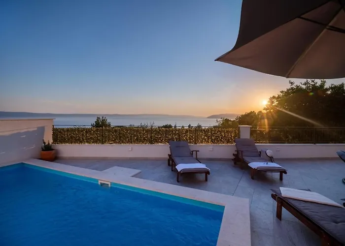 Beautiful Libero With A Pool Jacuzzi Sauna Makarska