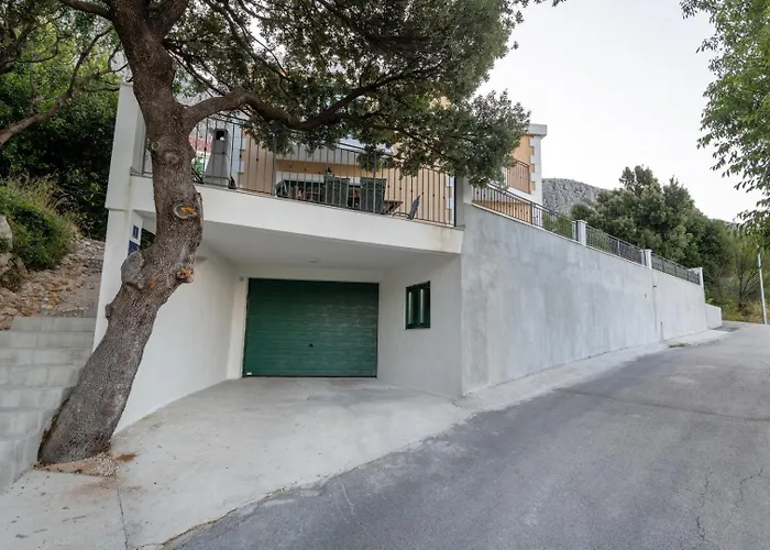 Beautiful Libero With A Pool Jacuzzi Sauna * Makarska