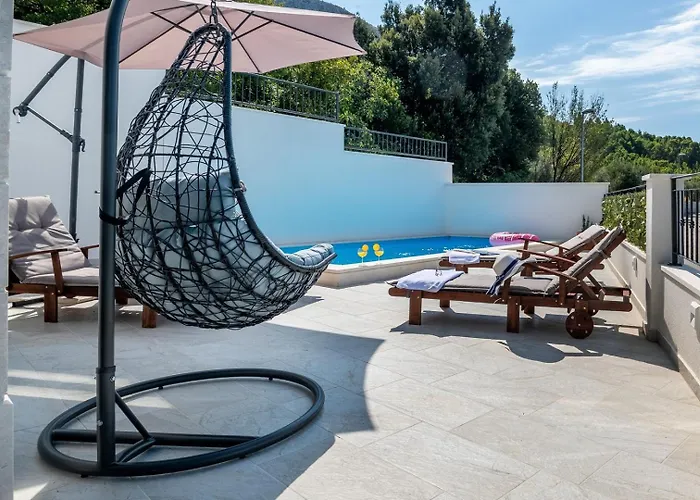 Beautiful Libero With A Pool Jacuzzi Sauna Makarska