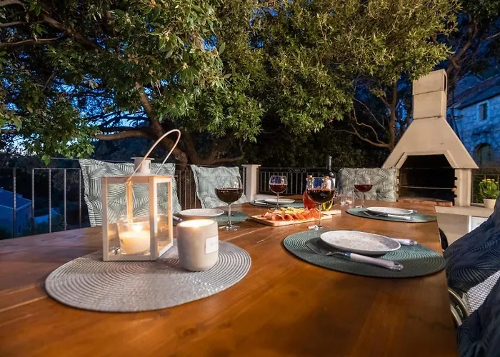 Beautiful Libero With A Pool Jacuzzi Sauna Makarska