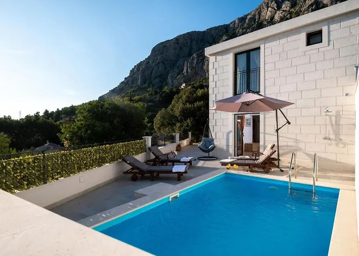Beautiful Libero With A Pool Jacuzzi Sauna * Makarska