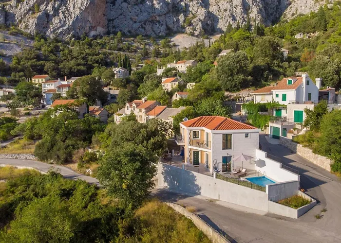 Villa Beautiful Libero With A Pool Jacuzzi Sauna Makarska